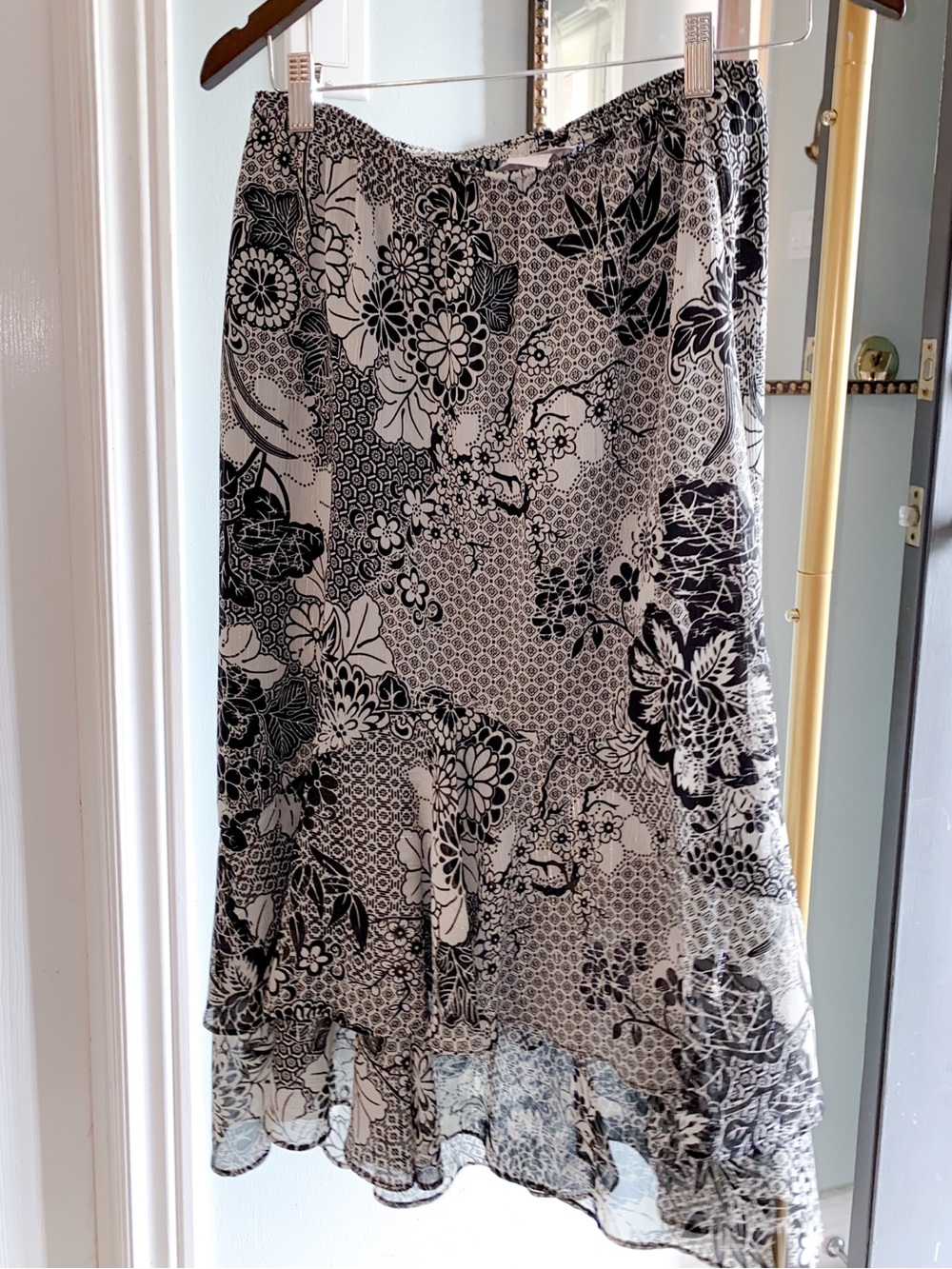 Y2k Black and White Asymmetrical Floral Skirt with Gold Threading